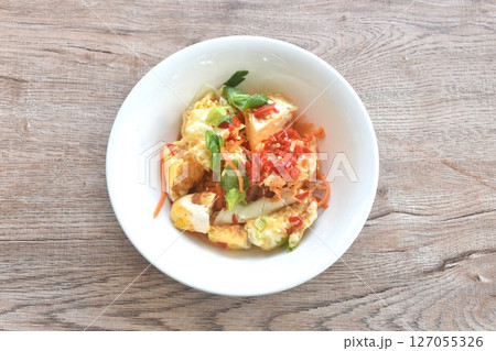spicy batter slice fried egg with tomato and shallot Thai salad on bowl spicy batter slice fried egg with tomato and shallot Thai salad on bowl 127055326