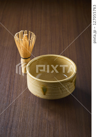 抹茶茶碗と茶筅 抹茶茶碗と茶筅 127055763