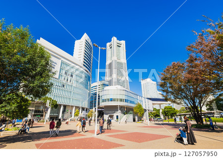 横浜　桜木町駅前 127057950