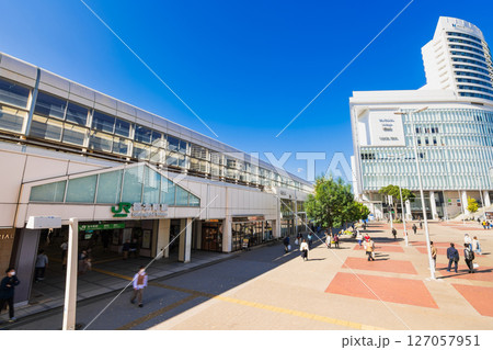 横浜　桜木町駅前 127057951