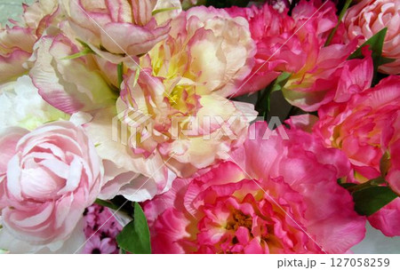 カラフルな造花の花束 カラフルな造花の花束 127058259