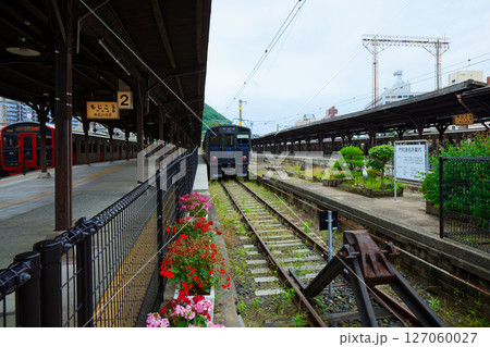 門司港駅に到着の電車　門司港レトロ 127060027