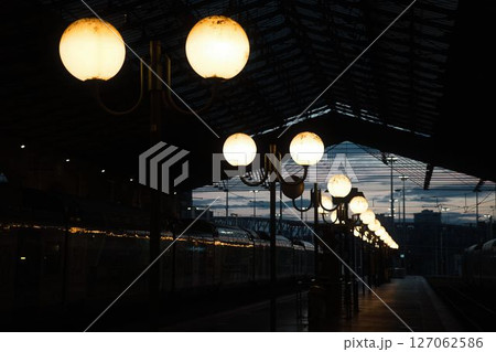 夜明けのパリ北駅 夜明けのパリ北駅 127062586