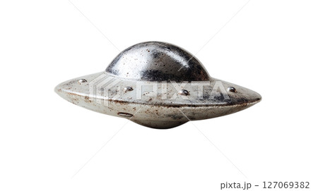透明背景に銀色の円盤型UFOの3Dイラスト 127069382