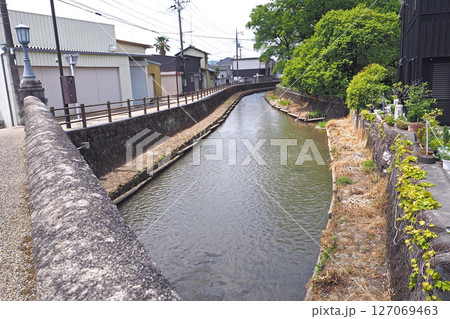 嘉右衛門町 重要伝統的建造物群保存地区沿いの巴波川【栃木県栃木市】【栃木県栃木市】 嘉右衛門町 重要伝統的建造物群保存地区沿いの巴波川【栃木県栃木市】【栃木県栃木市】 127069463