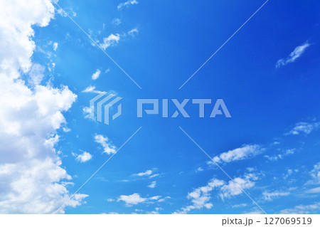 秋の青空と雲 秋の青空と雲 127069519