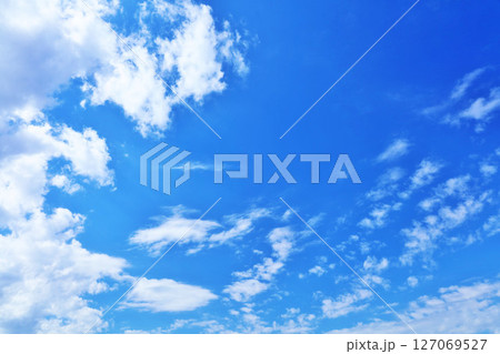 秋の青空と雲 秋の青空と雲 127069527