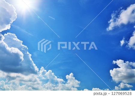 夏の青空と雲　そして太陽 127069528