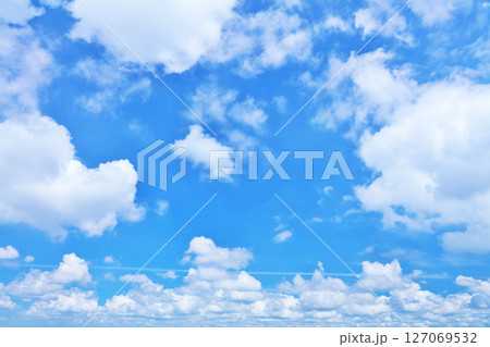 夏の青空と雲 127069532
