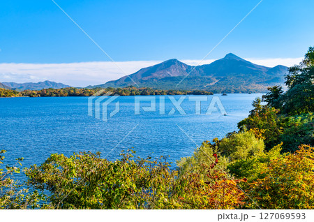 福島 桧原湖から望む磐梯山 福島 桧原湖から望む磐梯山 127069593
