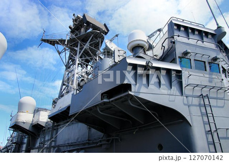 練習艦『しまかぜ』の艦橋とレーダー 127070142