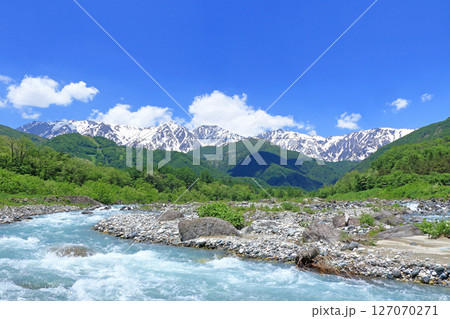 山麓から望む初夏の白馬三山 山麓から望む初夏の白馬三山 127070271