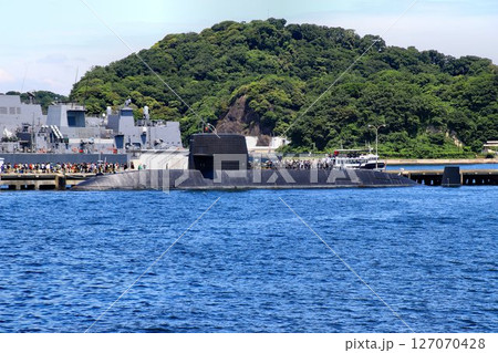 日本を海中から護る… 軍港・横須賀に停泊する潜水艦『うずしお』 127070428