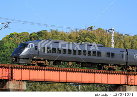 八坂川を渡る特急「にちりん」（JR九州　787系） 127071071