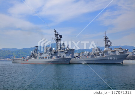 【広島県】晴天下のアレイからすこじま(海上自衛隊 艦隊) 【広島県】晴天下のアレイからすこじま(海上自衛隊 艦隊) 127071312