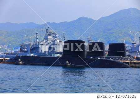 【広島県】晴天下のアレイからすこじま(潜水艦隊群) 【広島県】晴天下のアレイからすこじま(潜水艦隊群) 127071328