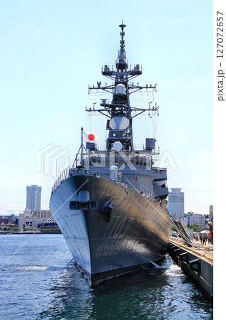 軍港『横須賀』に接岸・停泊する… DD-107護衛艦『いかづち』 127072657