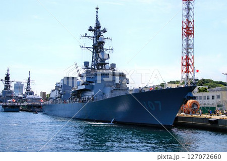 軍港『横須賀』に接岸・停泊する… DD-107護衛艦『いかづち』 軍港『横須賀』に接岸・停泊する… DD-107護衛艦『いかづち』 127072660