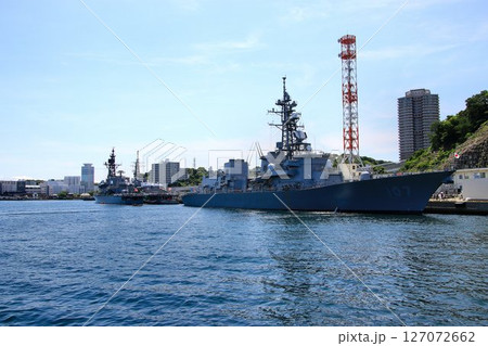 軍港『横須賀』に接岸・停泊する… DD-107護衛艦『いかづち』 軍港『横須賀』に接岸・停泊する… DD-107護衛艦『いかづち』 127072662