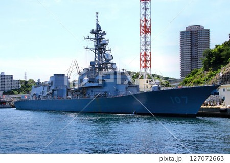 軍港『横須賀』に接岸・停泊する… DD-107護衛艦『いかづち』 127072663