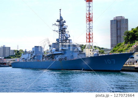 軍港『横須賀』に接岸・停泊する… DD-107護衛艦『いかづち』 軍港『横須賀』に接岸・停泊する… DD-107護衛艦『いかづち』 127072664