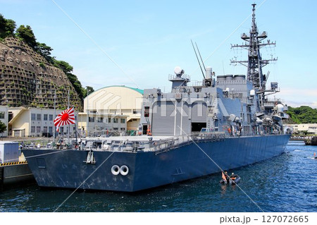 軍港『横須賀』に接岸・停泊する… DD-107護衛艦『いかづち』 127072665