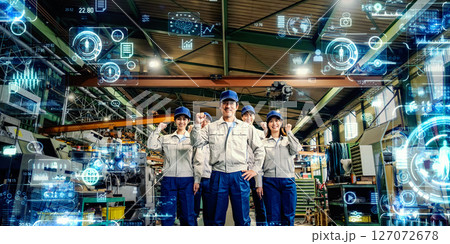 工場に並ぶ作業員グループとデジタルテクノロジーのコンセプト 127072678