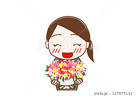 （上半身正面）お祝いの花束を笑顔で渡そうとするスーツ姿の女性 127073152