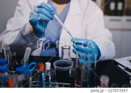 scientist working at the laboratory 127073347