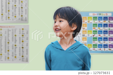 英語の勉強をする日本人の子供 英語の勉強をする日本人の子供 127073631