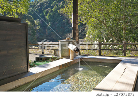 【十津川温泉 足湯】 奈良県吉野郡十津川村平谷十津川温泉 【十津川温泉 足湯】 奈良県吉野郡十津川村平谷十津川温泉 127073875