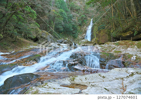 【笹の滝】 奈良県吉野郡十津川村内原 【笹の滝】 奈良県吉野郡十津川村内原 127074601