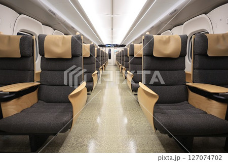 【JR九州】N700S8000番台「かもめ」の車内〜1号車〜(西九州新幹線) 【JR九州】N700S8000番台「かもめ」の車内〜1号車〜(西九州新幹線) 127074702