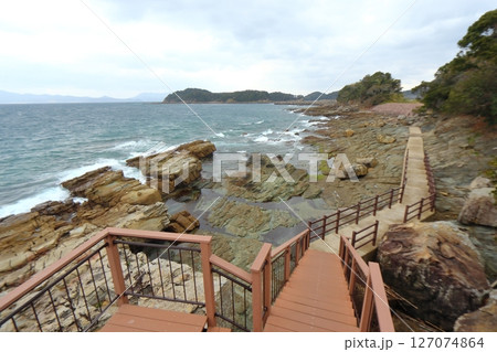 日本本土最西端 神崎鼻先端部と海中遊歩道（長崎県佐世保市） 127074864