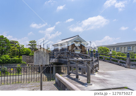 京都　八幡市　放生川に架かる安居橋 127075027