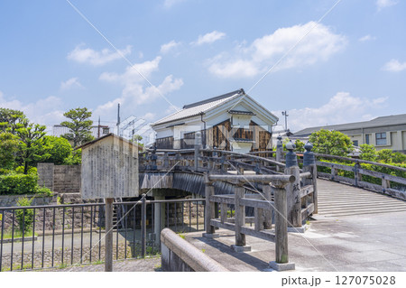 京都　八幡市　放生川に架かる安居橋 127075028