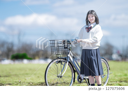 自転車と学生 127075606