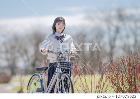 自転車と学生 127075622