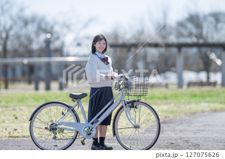 自転車と学生 自転車と学生 127075626