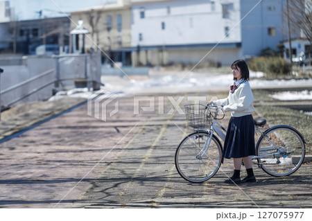 自転車と学生 127075977