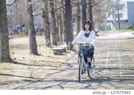 自転車と学生 自転車と学生 127075985