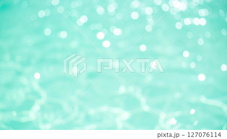 光が重なる緑色の抽象的な水背景イメージ素材 127076114