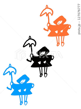 傘をさしてポンチョを着た人物 127076777