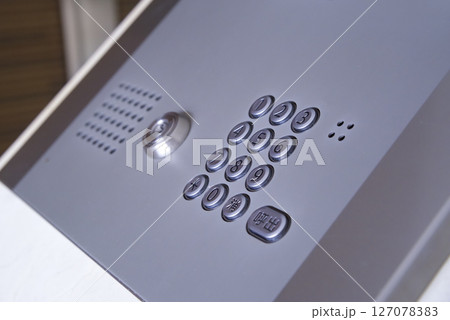 マンションのオートロック 127078383