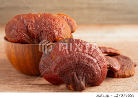 Lingzhi or Reishi mushroom with capsules, organic natural healthy food. 127079659