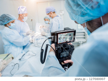 The videographer shoot the surgeon and assistants in the operating room The videographer shoot the surgeon and assistants in the operating room 127080007