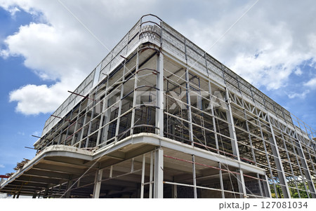 A large and impressive modern building is under construction. 127081034