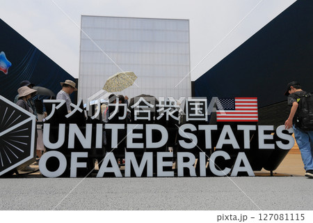 EXPO2025大阪関西万博のアメリカ館入口への行列 127081115