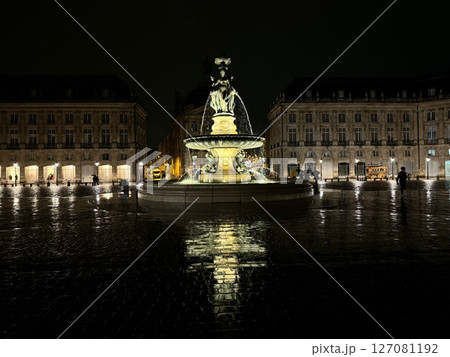 ボルドーの幻想的な水鏡 MIROIR D’EAU(ミロワール・ドー)| BORDEAUX ボルドーの幻想的な水鏡 MIROIR D’EAU(ミロワール・ドー)| BORDEAUX 127081192