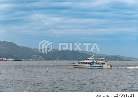 元宇品沖を航行する客船 元宇品沖を航行する客船 127081521